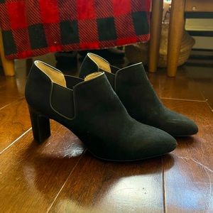 *Like new* Comfortable LifeStride black heeled booties size 8!